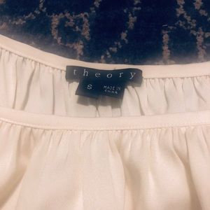 Silk shirt wit excellent condition.